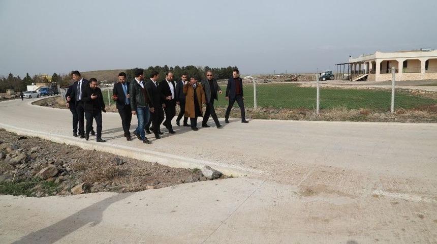 Siverek Kırsalında Beton Yol &Ccedil;alışması