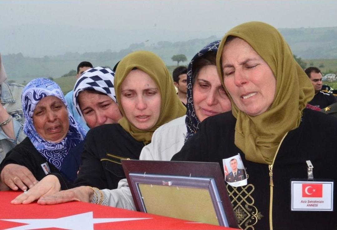 Şehit Annesi Ter&ouml;ristlere Lanet Yağdırdı