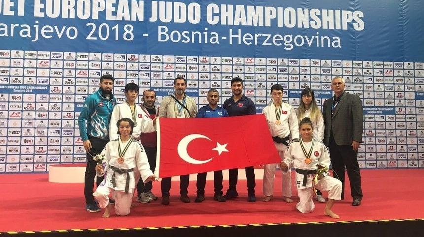 Kağıtspor Kürsüye Abone Oldu