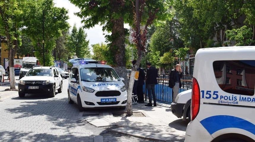 Ambulansla Otomobil &Ccedil;arpıştı: 1 Yaralı