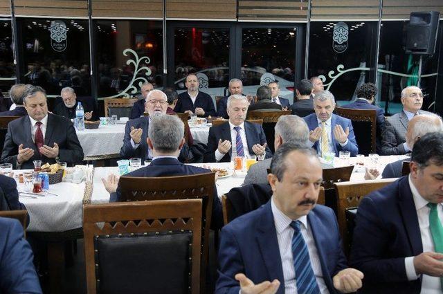 Vali Kam&ccedil;ı Hayırseverlerle Bir Araya Geldi 2