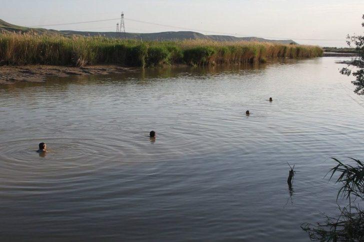 Kızılırmak Nehrin Balık Tutan 2 Kişi Boğularak Can Verdi G5