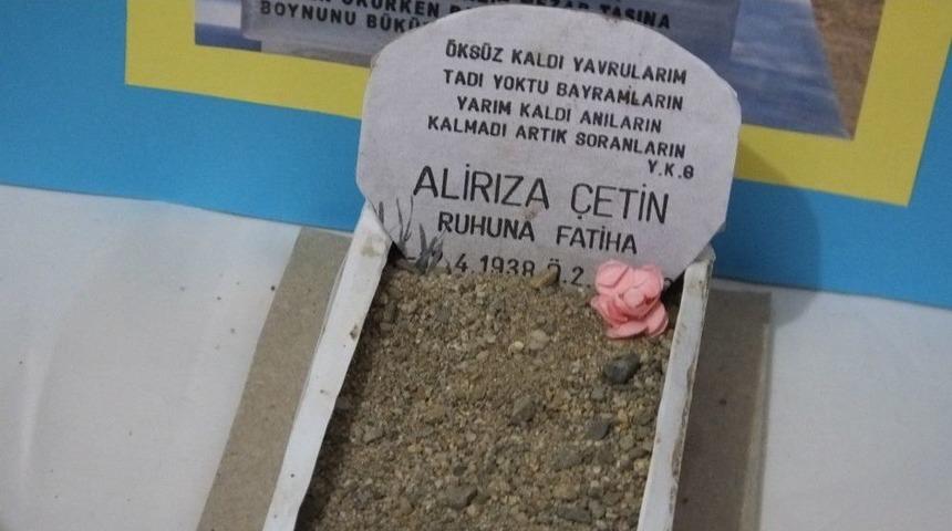 Burhaniye&rsquo;de Liseli Gen&ccedil;ler Mezar Taşlarını İnceledi