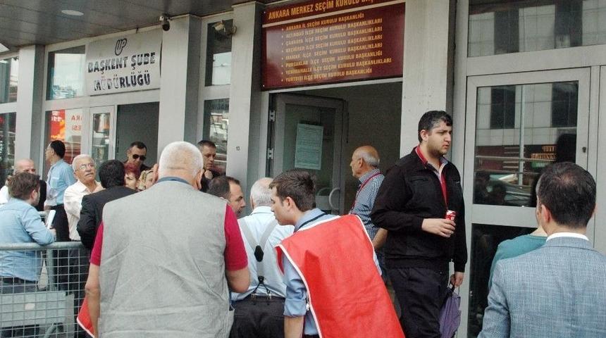 Se&ccedil;menler "100 Bin İmza" İ&ccedil;in Se&ccedil;im Kurullarında