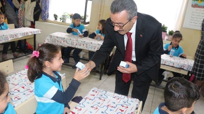 Marmaris&rsquo;te Okul S&uuml;t&uuml; Dağıtımı Yapıldı