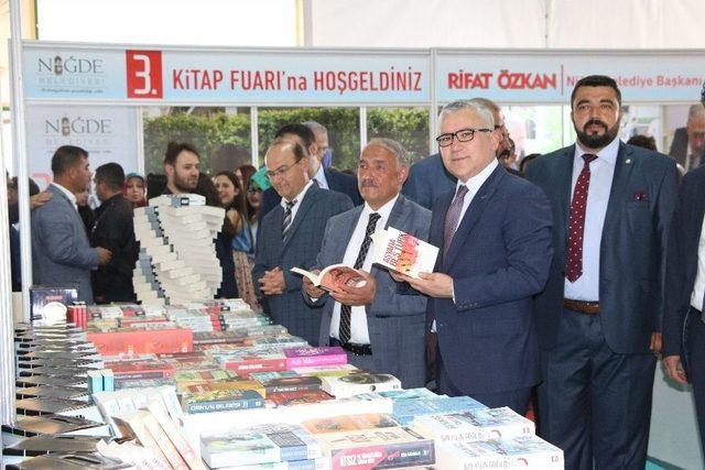 Niğde Belediyesi Kitap Fuarı Açtı