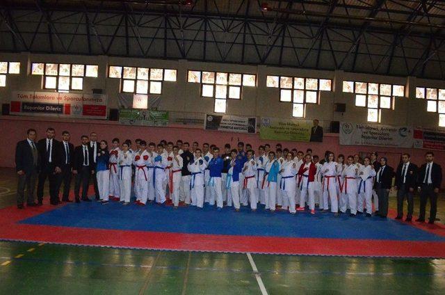 Okullar Arası Karate İl Birinciliği Müsabakaları Yapıldı