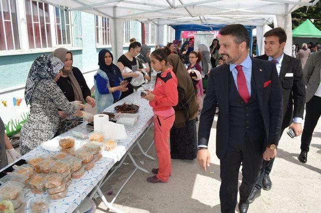 Başkan Yüzügüllü, Çocukların Mezuniyet Heyecanına Ortak Oldu