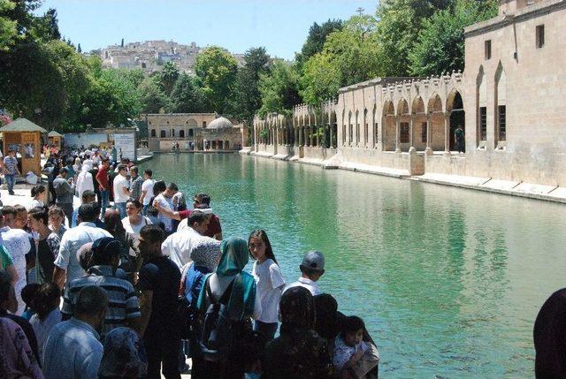 Balıklıgöl’e Turist Akını