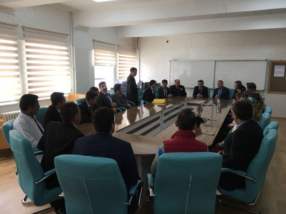 Kaymakam &Ouml;zkan&rsquo;dan Okul Ziyareti