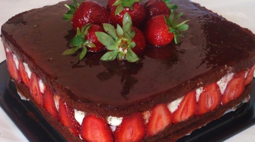 Orman Meyveli Yaş Pasta