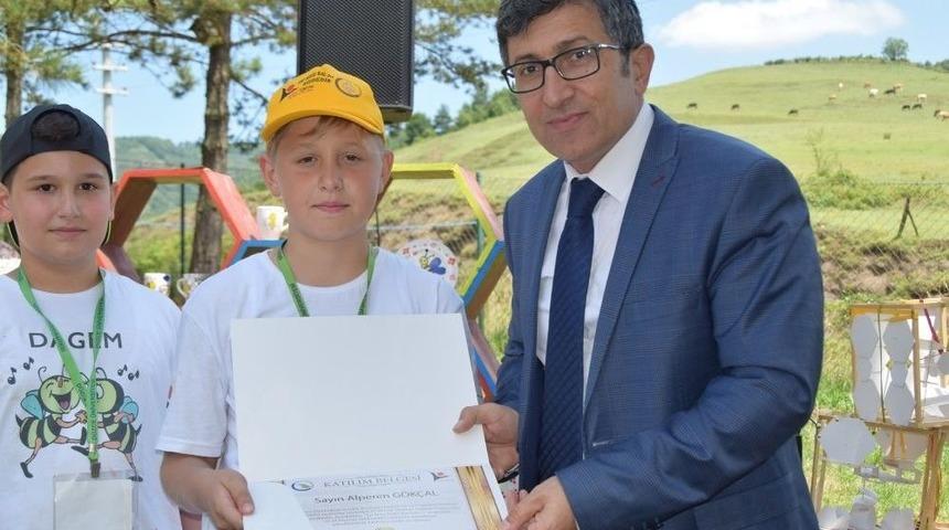 &Ccedil;ocuk Arılara Sertifikaları Takdim Edildi
