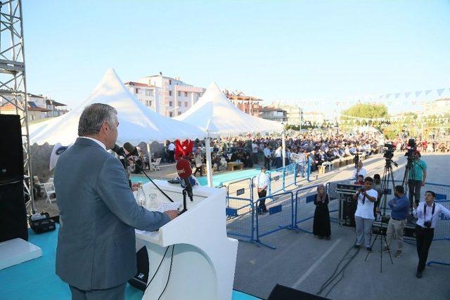 Başkan Mustafa Çelik Yeşilhisar Kayısı Festivali’ne Katıldı