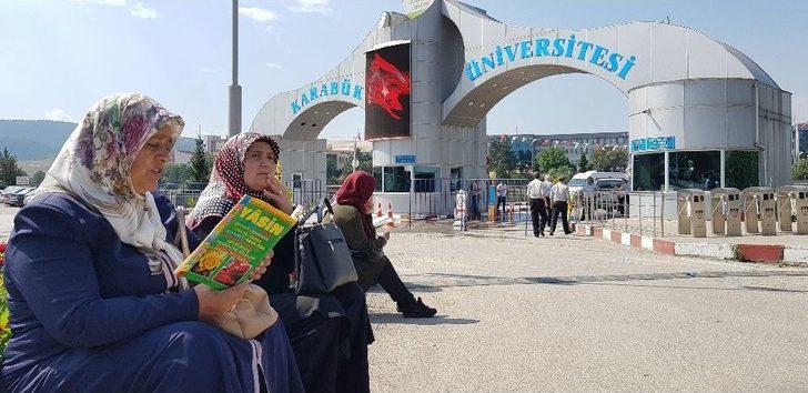 Geç Kalmamak İçin Sınava Koşarak Girdiler G3