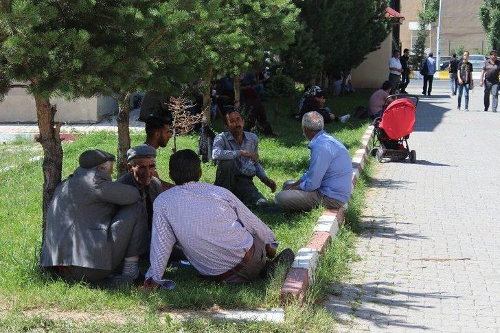 Ağrı’da Sınava 1 Dakika Geç Kalan Öğrenci Gözyaşlarına Boğuldu G2