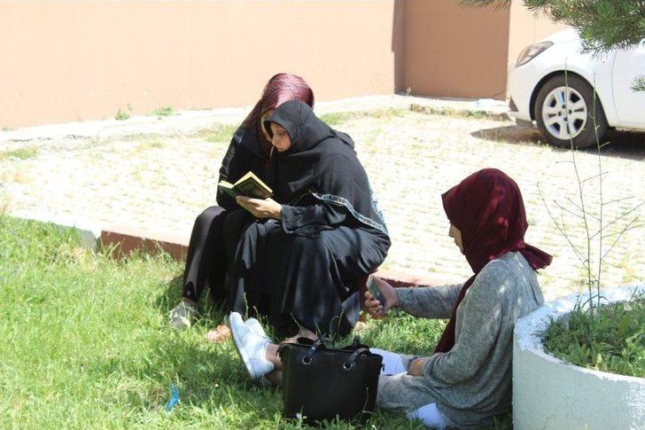 Ağrı’da Sınava 1 Dakika Geç Kalan Öğrenci Gözyaşlarına Boğuldu G4