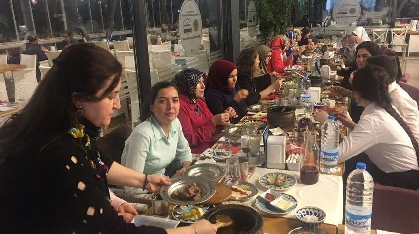 Ayten Usta &Ccedil;alışanları Moral Yemeğinde Buluştu