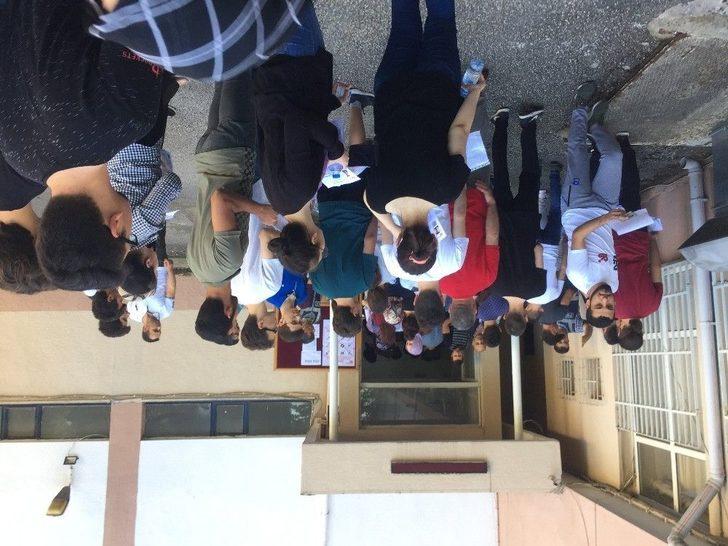 Sınavı Bir Dakikayla Kaçırdı, Bir Yılı Gitti G1