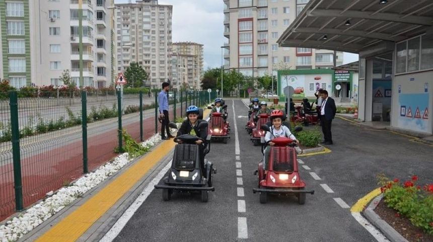 &Ouml;ğrenciler Trafik Haftasını Trafik Parkında Kutladı