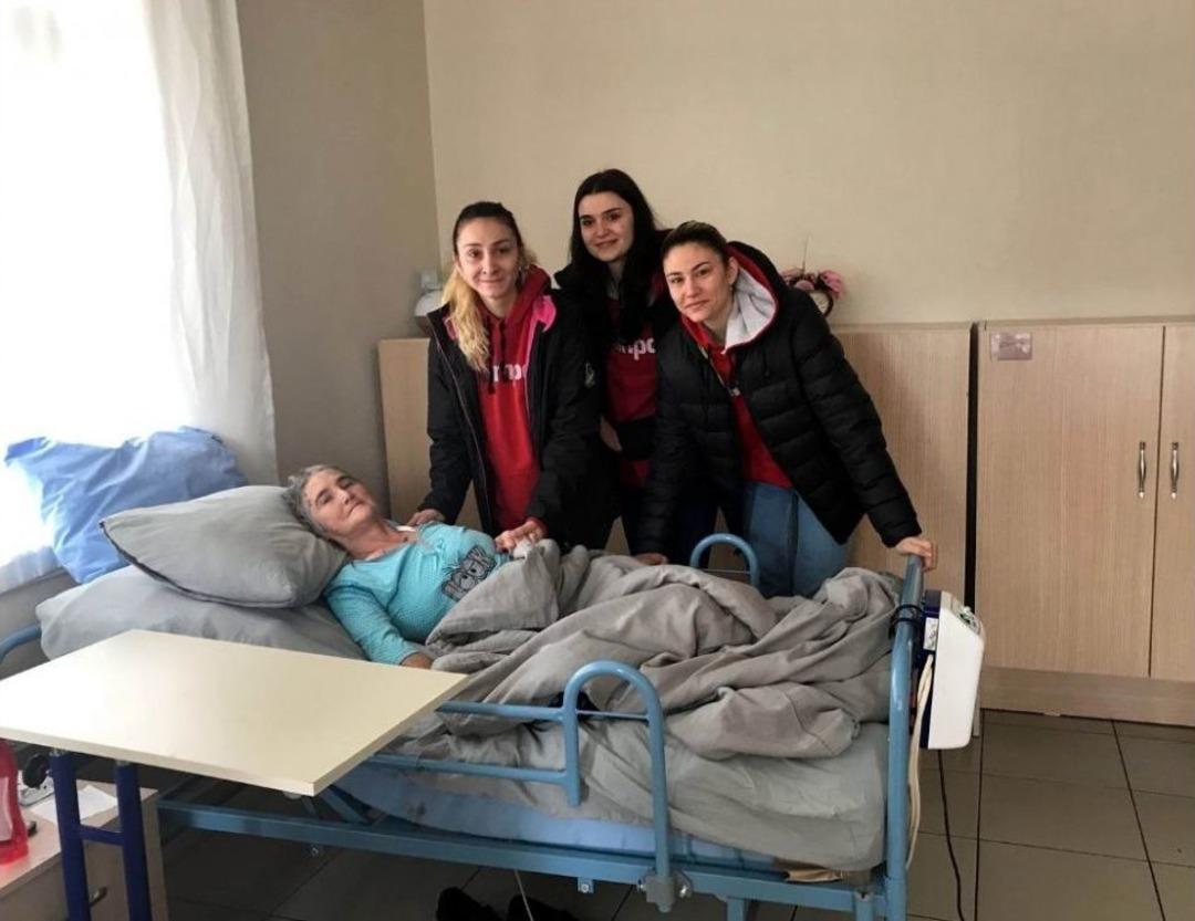 Voleybolculardan Hastalara Moral Ziyareti