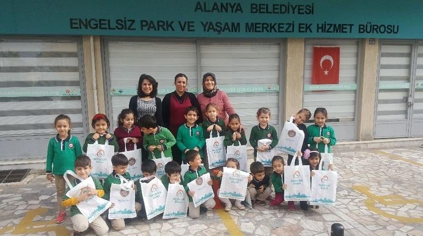 Minikler Taş Boyamayı &Ouml;ğrendi