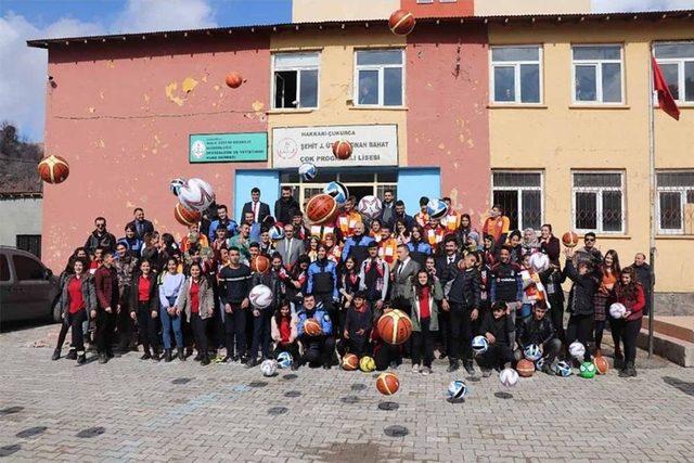 &Ccedil;ukurca Polisi &Ccedil;ocukları Sevindirdi 1