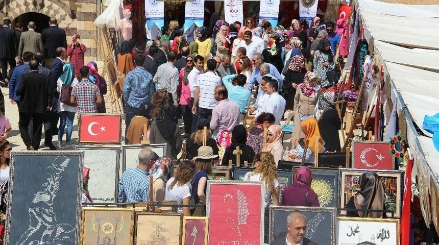 13 İl&ccedil;enin El Emeği G&ouml;z Nuru Eserleri G&ouml;r&uuml;c&uuml;ye &Ccedil;ıktı