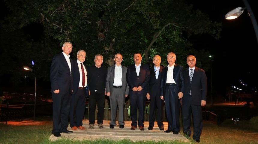 Başkan G&uuml;rkan Sempozyum Konukları İle Bir Araya Geldi