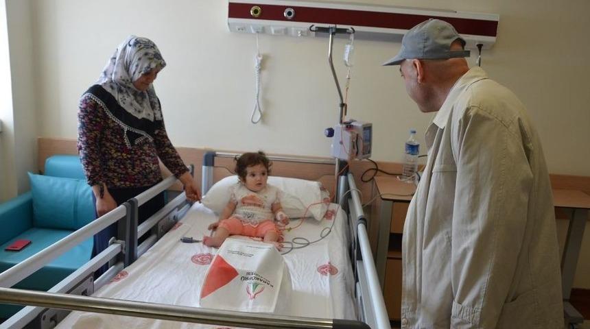 &Ccedil;ocuklara &Uuml;niversite &Ouml;ğrencilerinden Moral Etkinliği