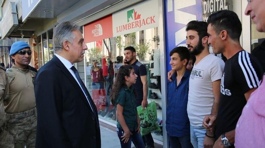 Hakkari’deki Protokol Halkla Kaynaştı