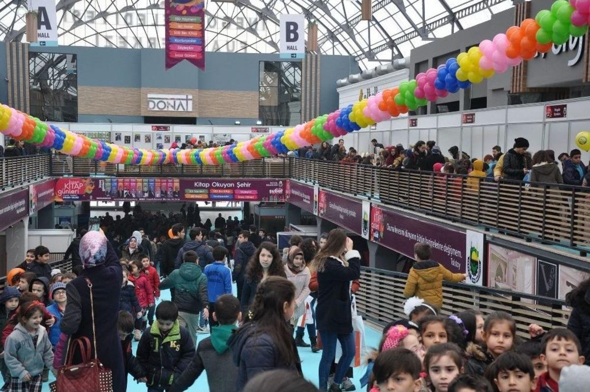 İneg&ouml;l&rsquo;de Kitap Fuarı