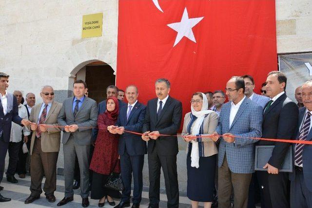 Gaziantep’te Restore Edilen Tarihi Cami Yeniden İbadete Açıldı