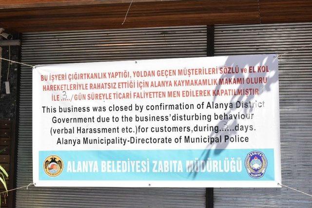 Alanya Belediyesi Hanutçuları İngilizce-türkçe Afişle İfşa Etti