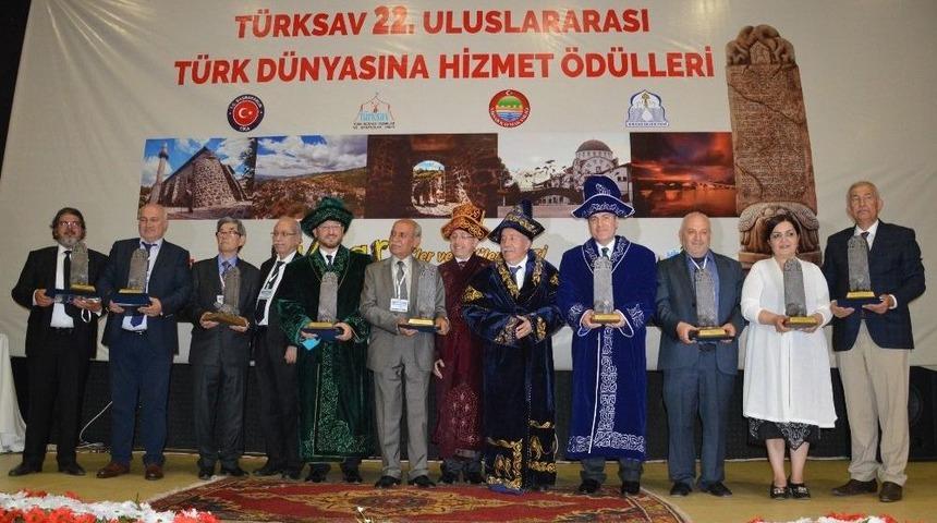 22. Uluslararası T&uuml;rk D&uuml;nyasına Hizmet &Ouml;d&uuml;lleri Niksar&rsquo;da Verildi