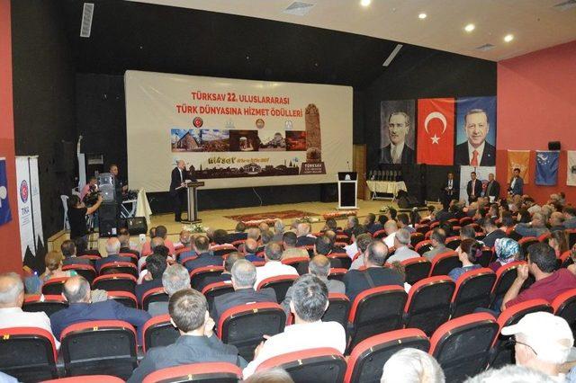 22. Uluslararası Türk Dünyasına Hizmet Ödülleri Niksar’da Verildi