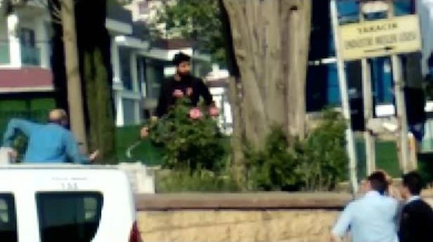 Kız Arkadaşıyla Tartıştı, Elindeki Palayı Sağa Sola Salladı