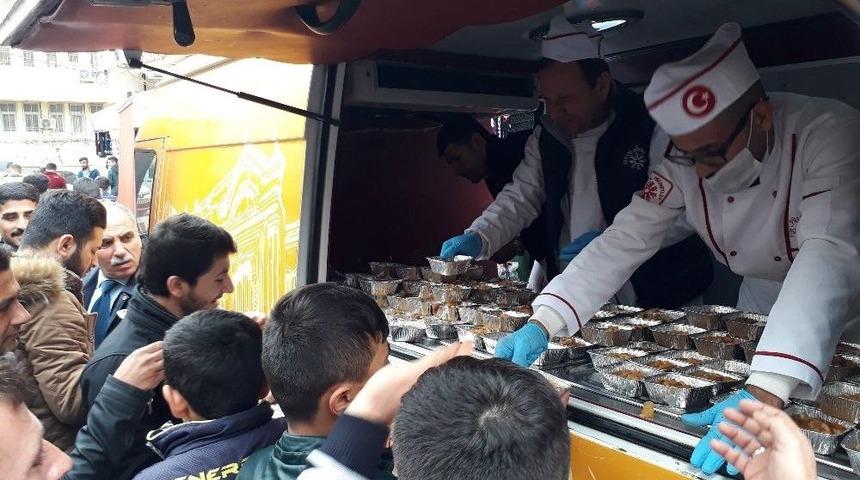 Kızıltepe&rsquo;de Vatandaşlara Aşure İkramı
