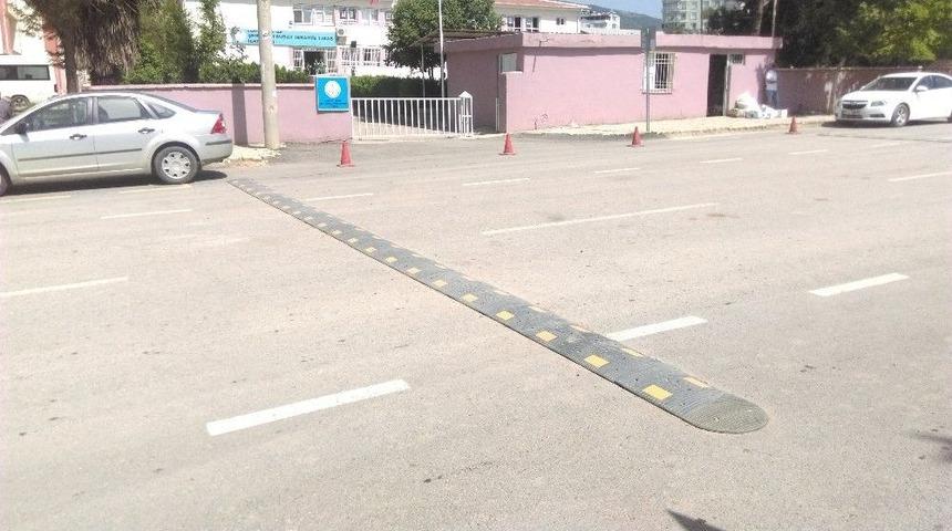 Yollara Hız Kesici Ve Kasis Yapılıyor