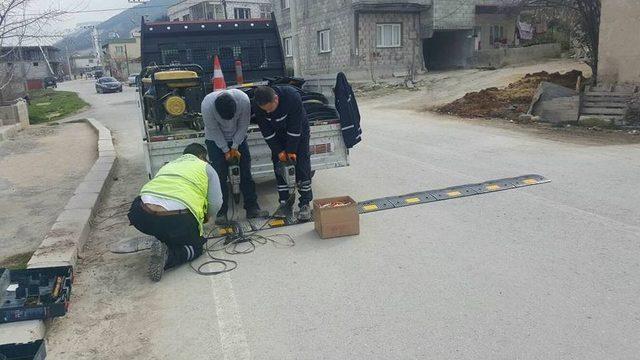 Yollara Hız Kesici Ve Kasis Yapılıyor