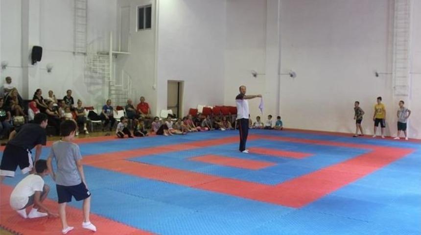 Cimnastik Kursu Mendil Kapmaca Oyunu İle Başladı