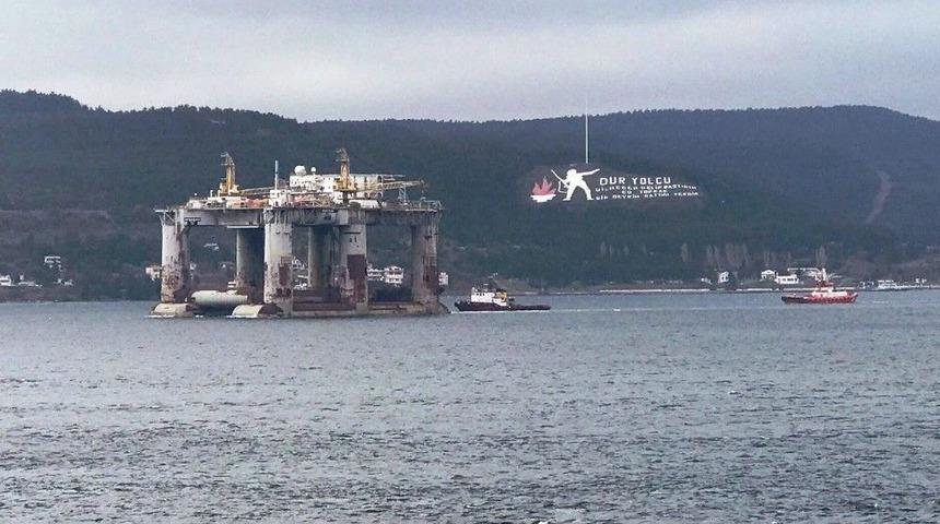 Dev Platform &Ccedil;anakkale Boğazı&rsquo;ndan Ge&ccedil;ti