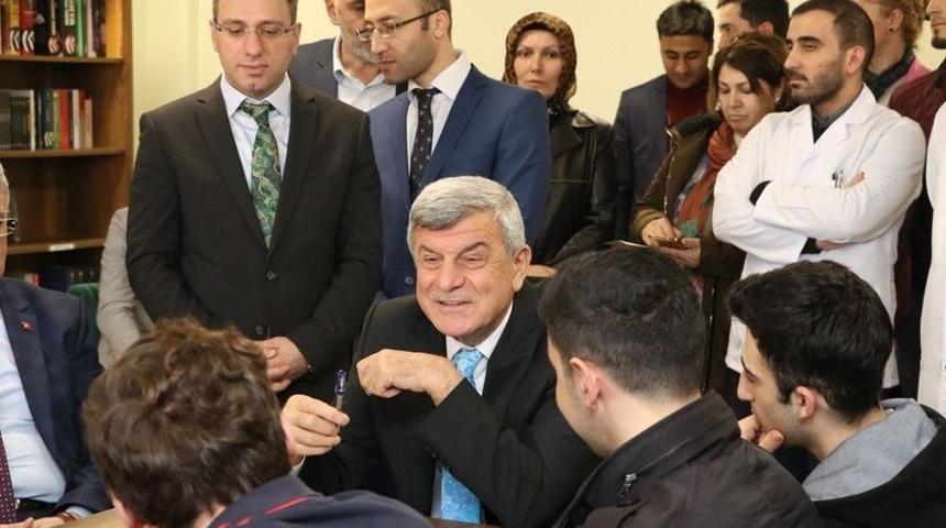 Başkan Karaosmanoğlu &Ouml;ğrencilerle Buluştu