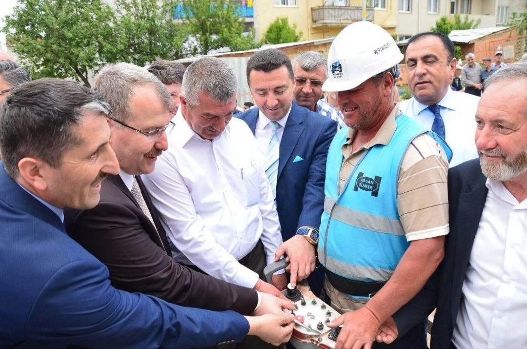 Manişar Osmangazi Camii&rsquo;nde İlk Cuma Namazı