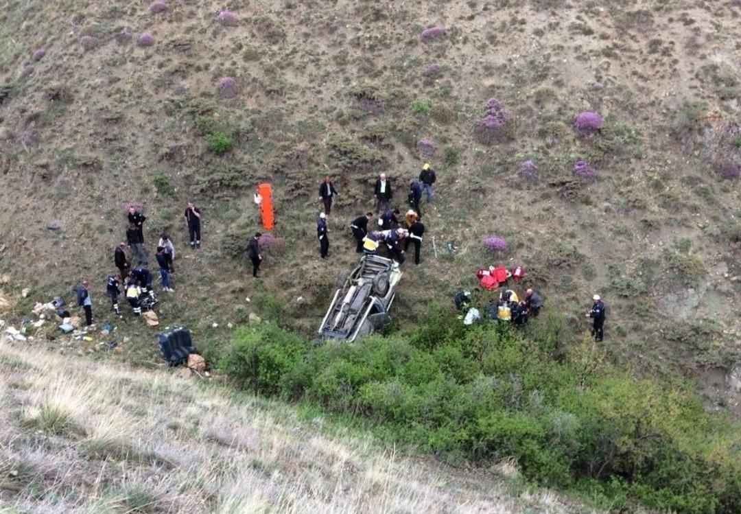 300 Metreden Dere Yatağına U&ccedil;tu: 4 Yaralı