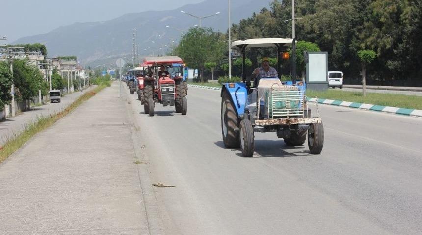 Su Sıkıntı &Ccedil;eken &Ccedil;ift&ccedil;iler Eylem Yaptı