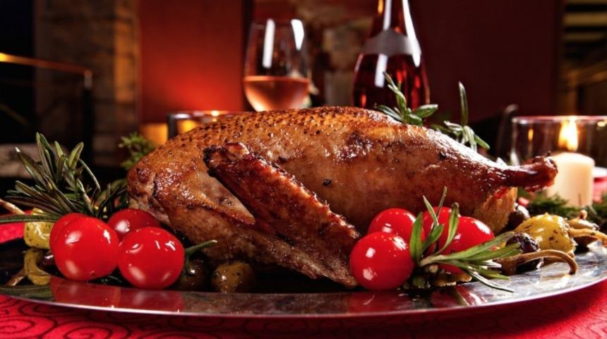 Fırında Özel Sosuyla Kızarmış Hindi