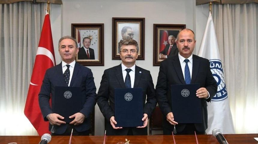 Ege Üniversitesi Öğrencileri İle Meb Öğrencilerini Buluşturan Proje