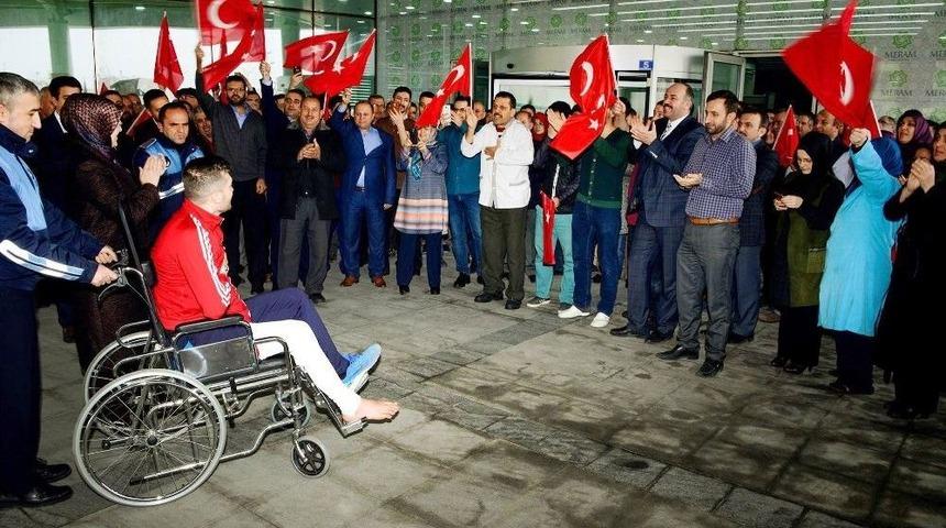 Kahraman Gaziye Belediyede Coşkulu Karşılama