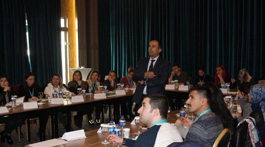 Sağlık &Ccedil;alışanları Eğitimden Ge&ccedil;ti