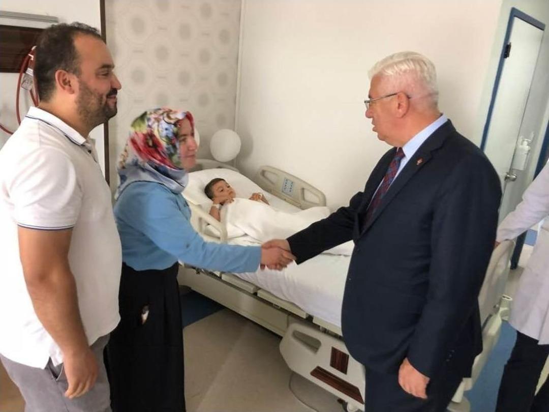 Ergene Belediye Başkanı Y&uuml;ksel S&uuml;nnet Olan &Ccedil;ocukları Ziyaret Etti